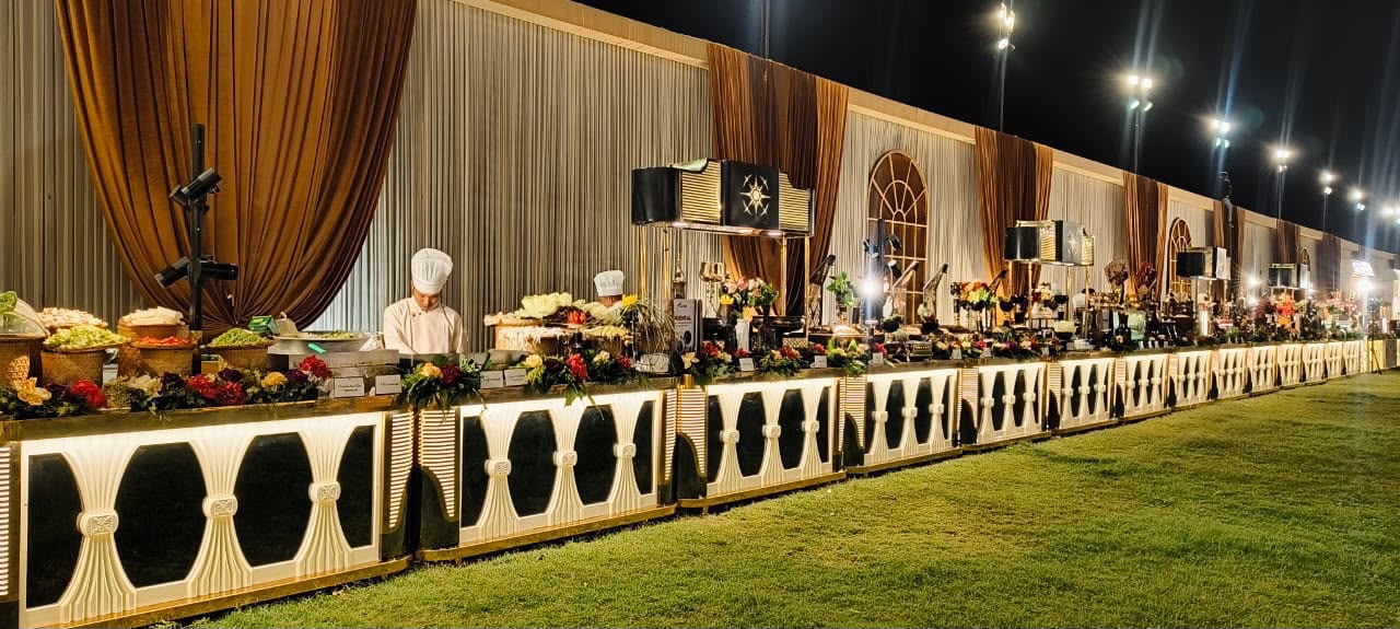 100-Foot Grand Palace Buffet Line